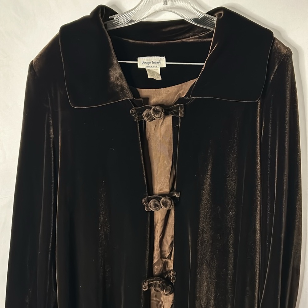 Design Today’s Vintage Brown Velvet Coat - Picture 2 of 7